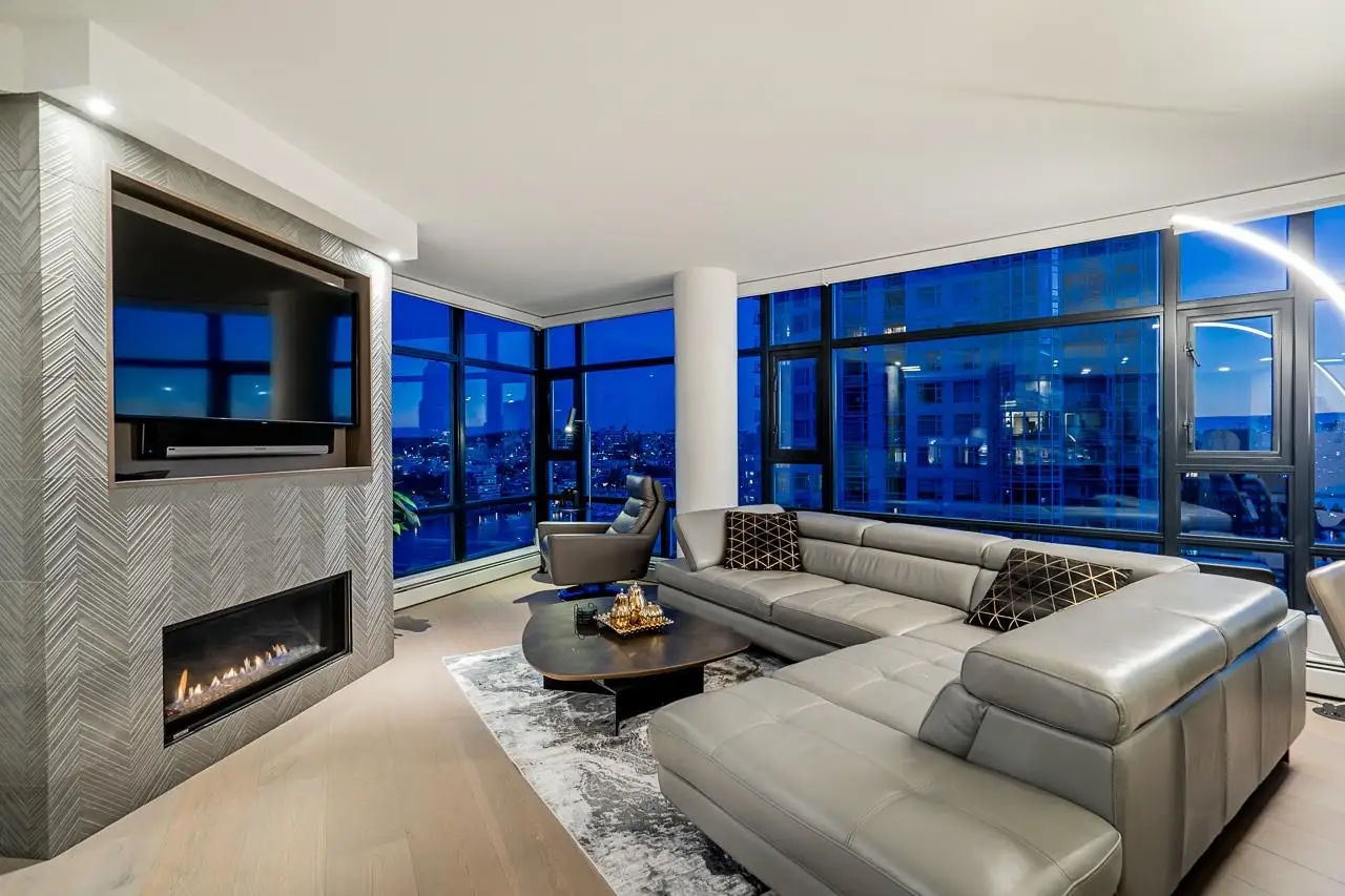 2207 198 AQUARIUS MEWS, Vancouver BC V6Z 2Y4