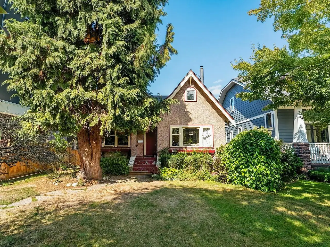 2521 KITCHENER STREET, Vancouver BC V5K 3C7