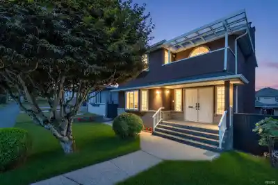 3681 SCALES PLACE, Vancouver BC V5R 5Z9
