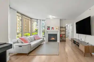 706 867 HAMILTON STREET, Vancouver BC V6B 2R7
