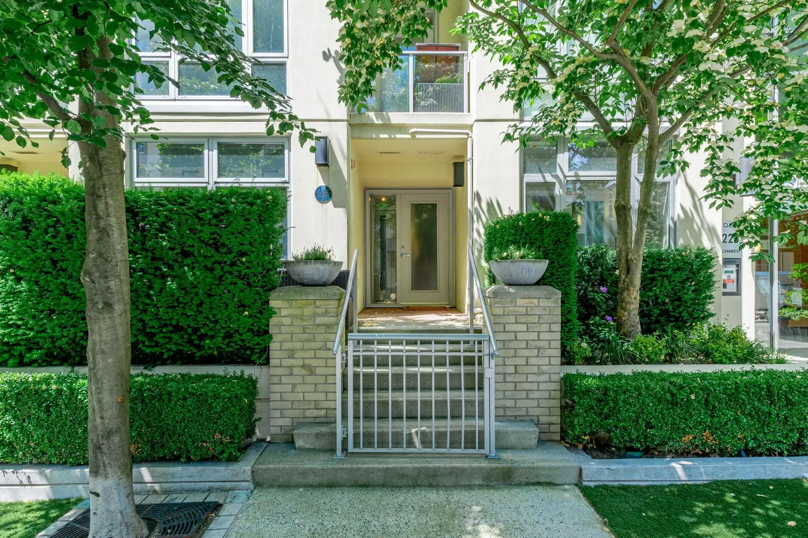 1227 RICHARDS STREET, Vancouver BC V6B 3G3