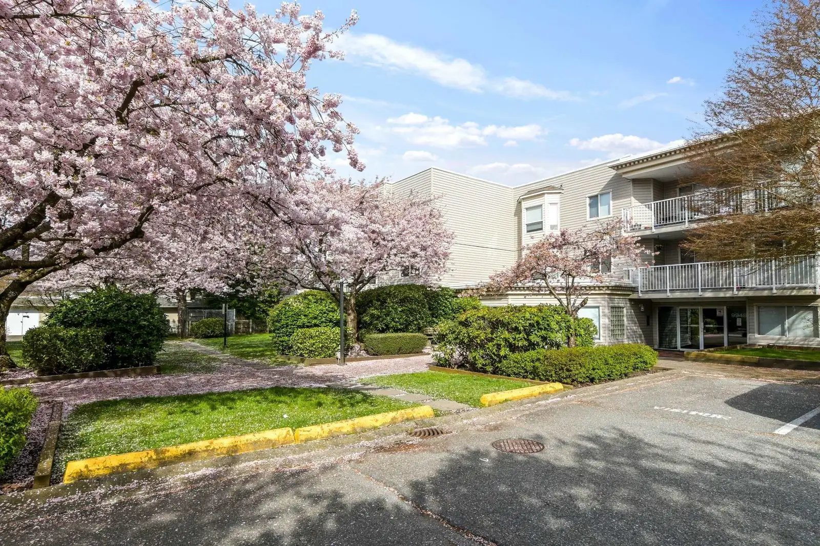 102 9948 151 STREET, Surrey BC V3R 0V6