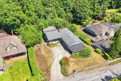 3922 SUNNYCREST DRIVE, North Vancouver BC V7R 3C9