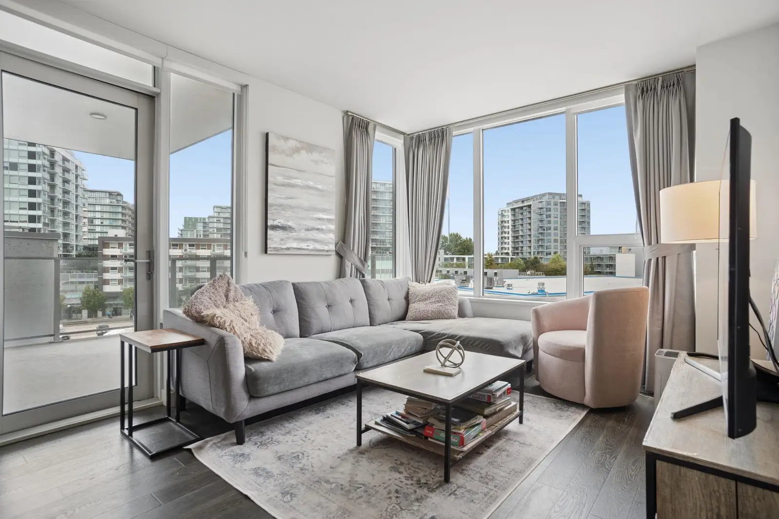 608 7488 LANSDOWNE ROAD, Richmond BC V7C 0B9