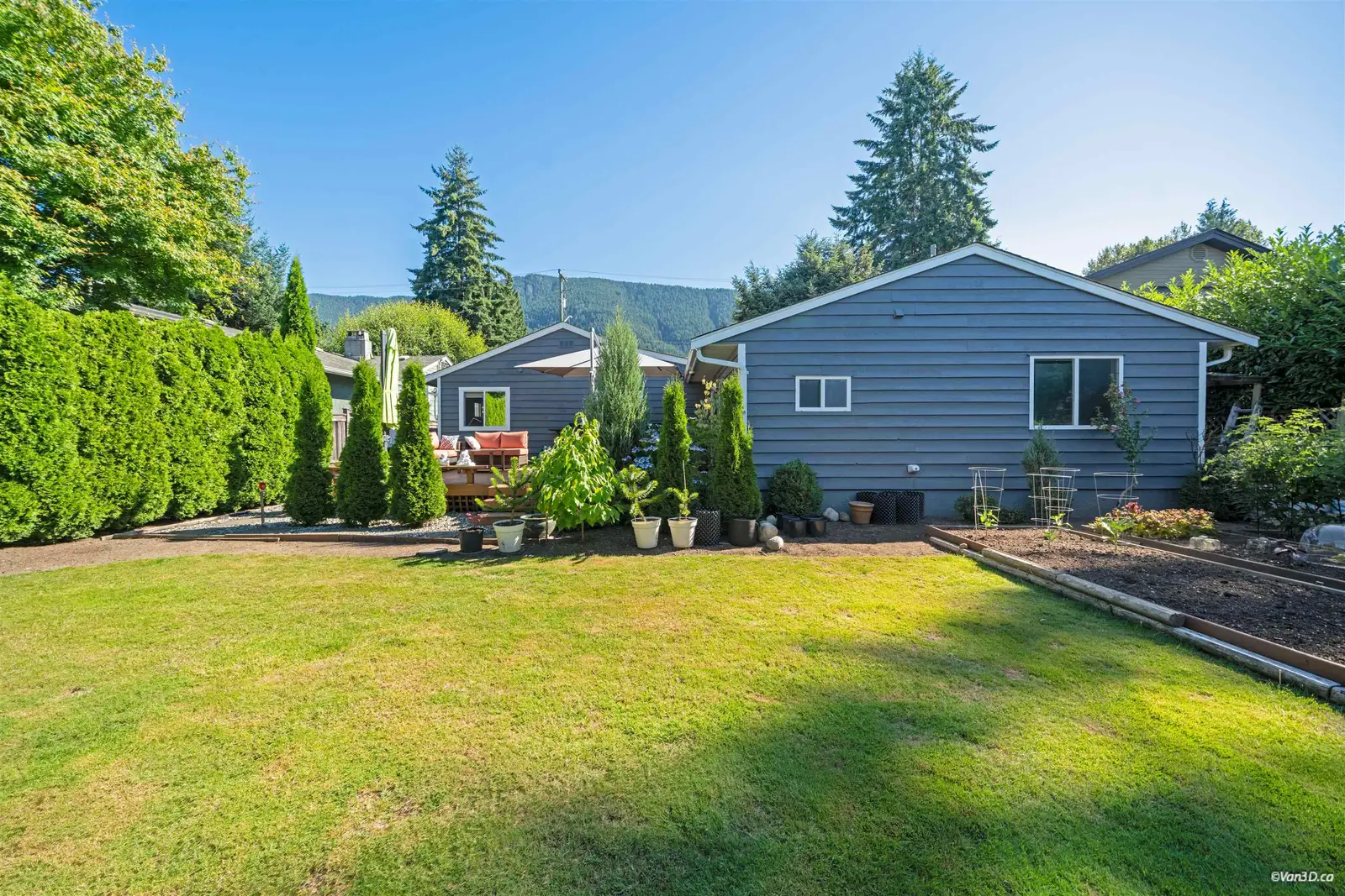 1043 BELVEDERE DRIVE, North Vancouver BC V7R 2C6