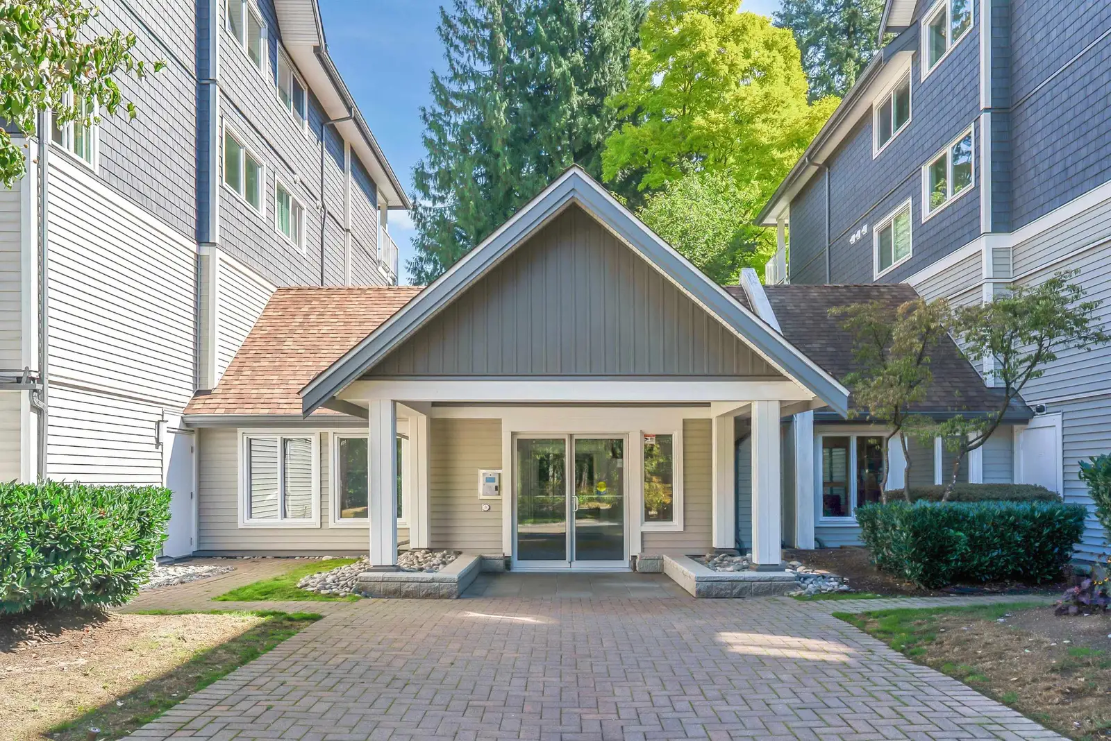 206 9668 148 STREET, Surrey BC V3R 0W2