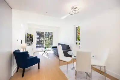 204 2235 E BROADWAY STREET, Vancouver BC V5N 0J5