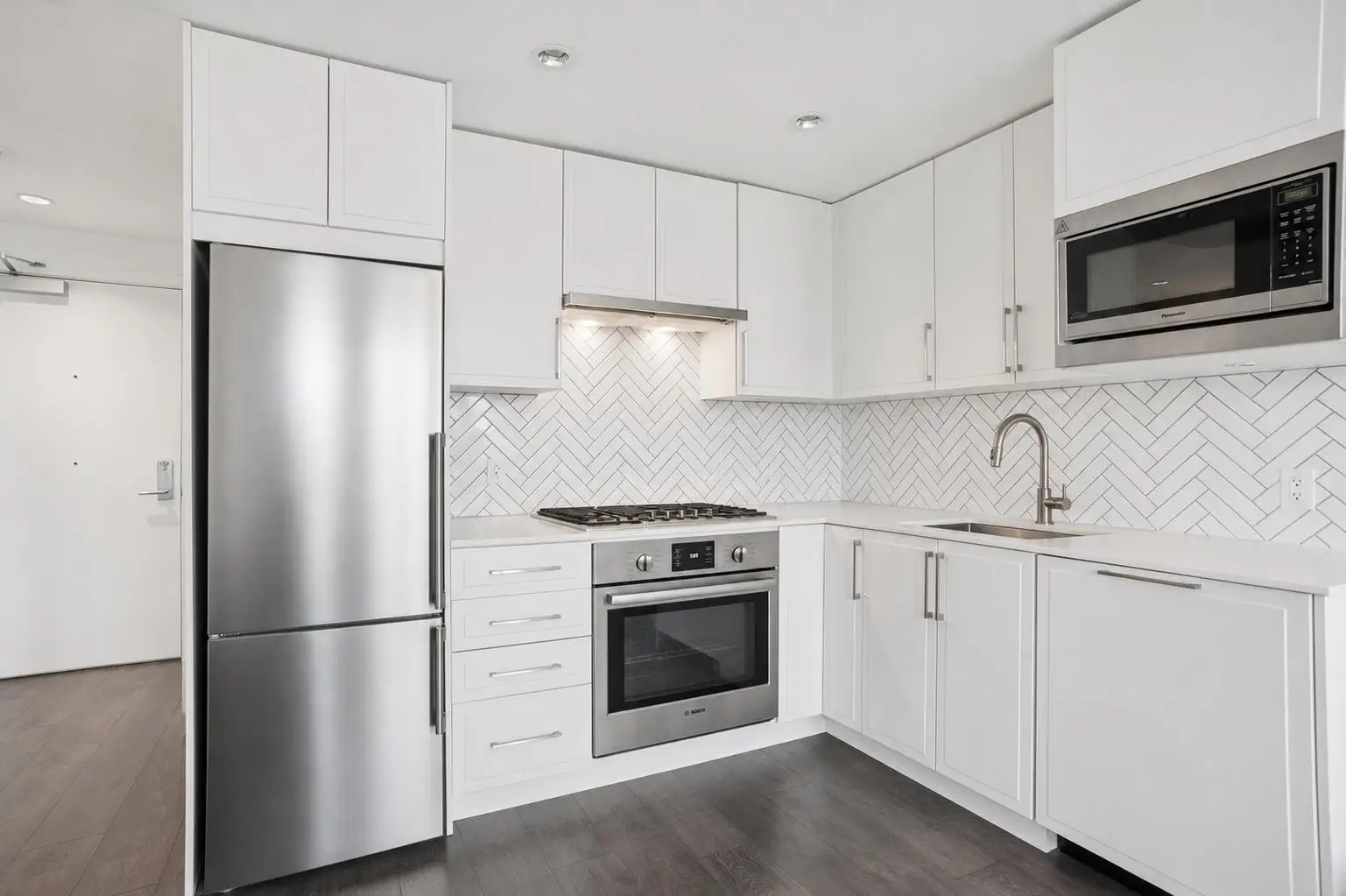 507 2435 KINGSWAY, Vancouver BC V5R 5G8