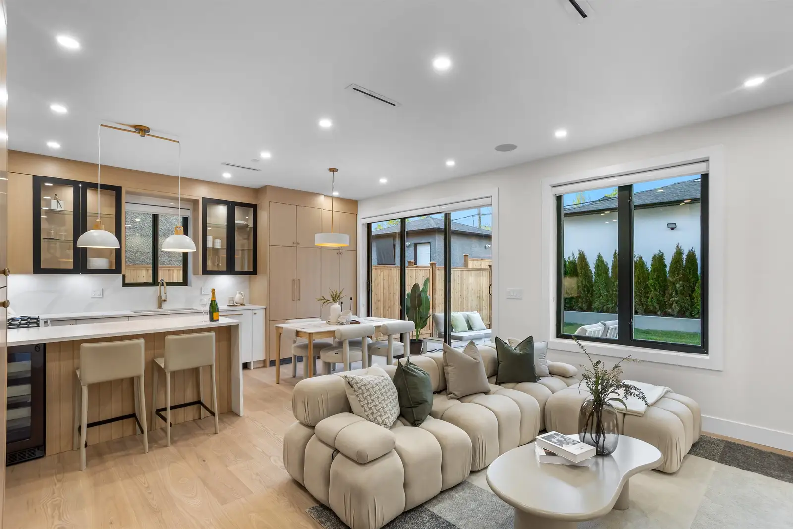 2 165 E 45TH AVENUE, Vancouver BC V5W 1W8