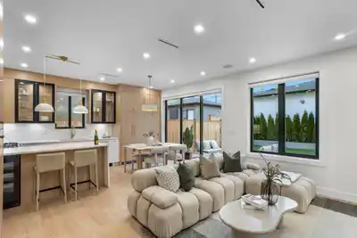 2 165 E 45TH AVENUE, Vancouver BC V5W 1W8