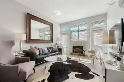 D 136 W 4TH STREET, North Vancouver BC V7M 1H5