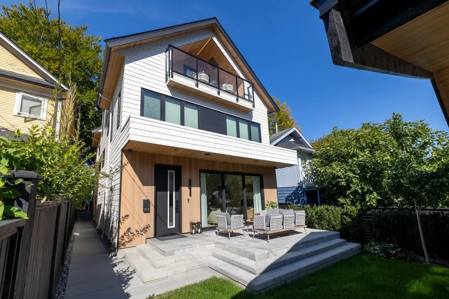 2 58 E 40TH AVENUE, Vancouver BC V5W 1L4