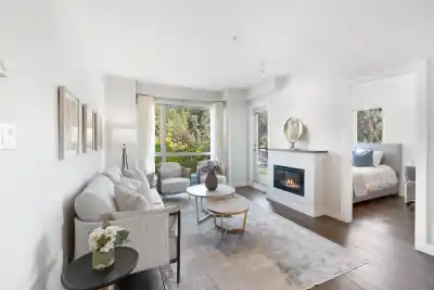 319 1330 MARINE DRIVE, North Vancouver BC V7P 1T4