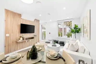 153 2230 E 1ST AVENUE, Vancouver BC V5N 0K2