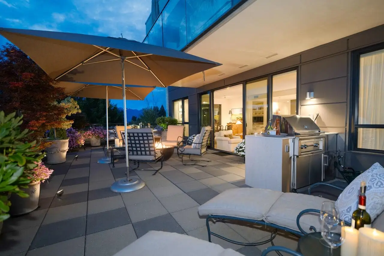 302 4427 CAMBIE STREET, Vancouver BC V5Z 2Y8