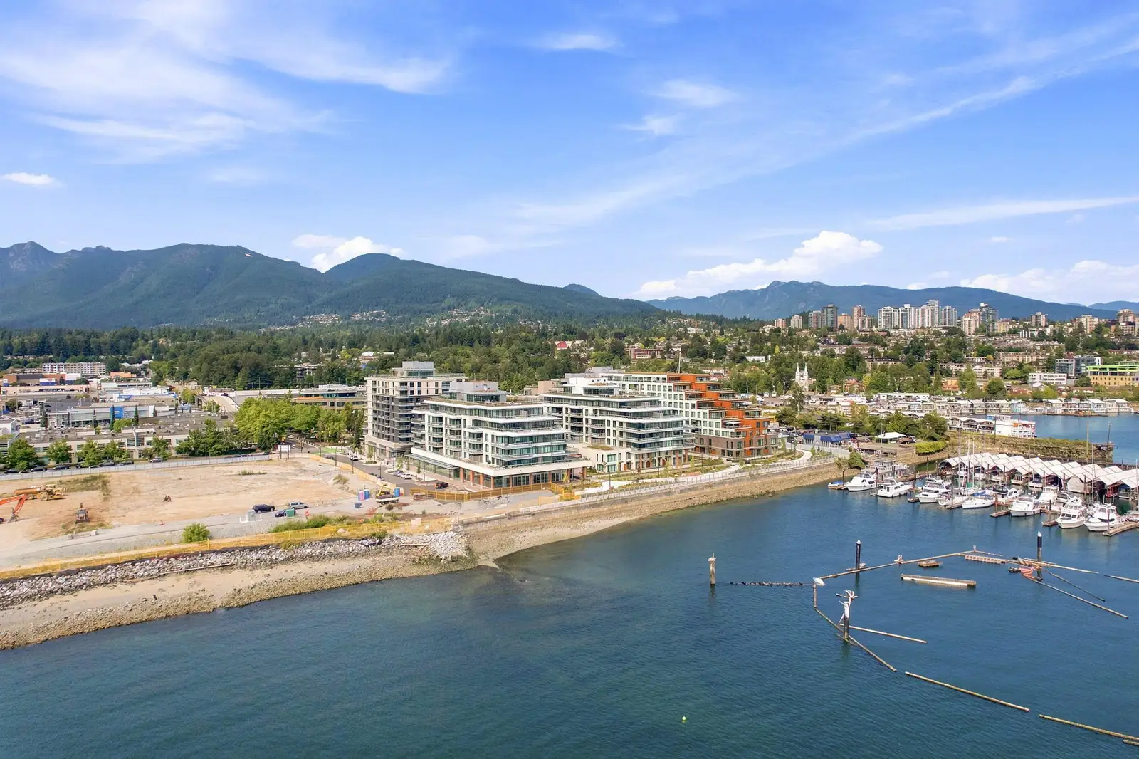301 785 HARBOUR WAY, North Vancouver BC V7P 0G3