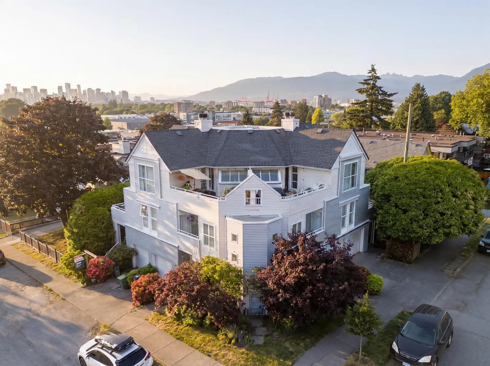 1345 WOODLAND DRIVE, Vancouver BC V5L 3S4