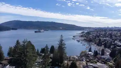 4493 EPPS AVENUE, North Vancouver BC V7G 1G2