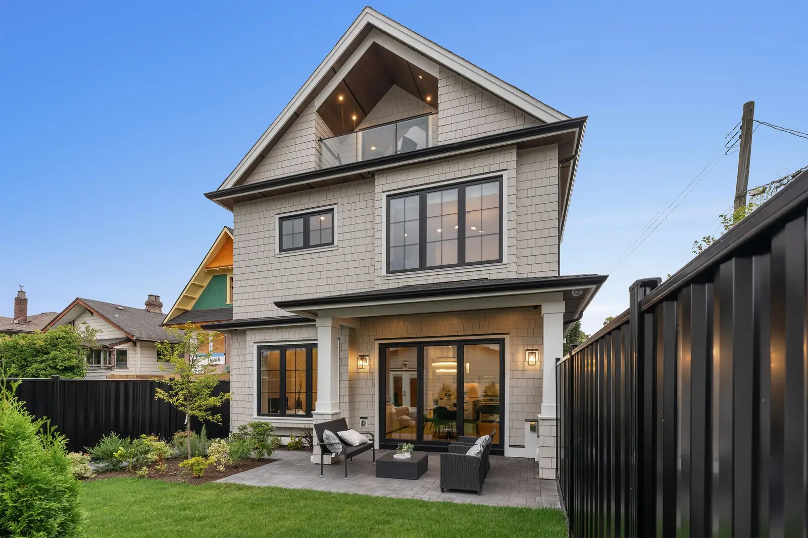 2 2256 E PENDER STREET STREET, Vancouver BC V5L 1X4