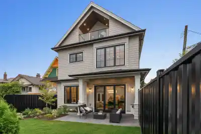 2 2256 E PENDER STREET STREET, Vancouver BC V5L 1X4