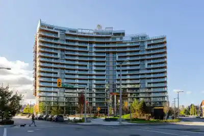 603 1768 COOK STREET, Vancouver BC V5Y 0N3