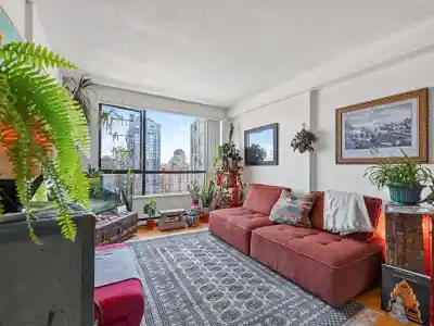 2004 1189 HOWE STREET, Vancouver BC V6Z 2X4