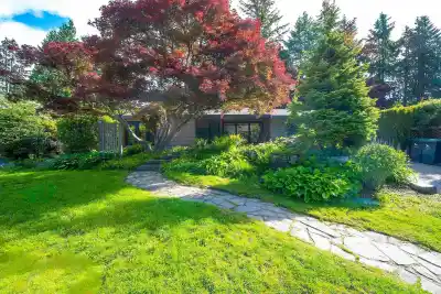 4096 SUNSET BOULEVARD, North Vancouver BC V7R 3Y8