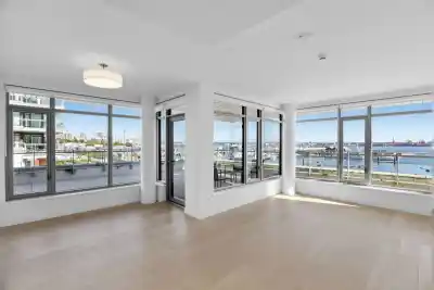 308 785 HARBOUR WAY, North Vancouver BC V7P 0G3