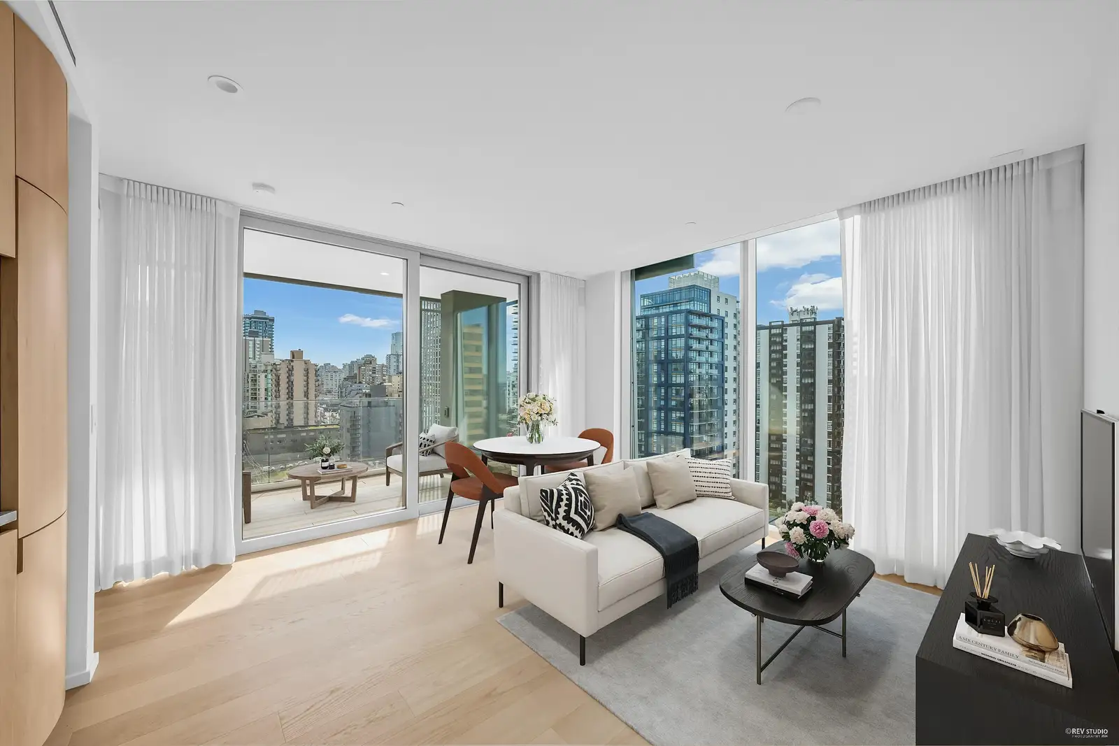 1704 1568 ALBERNI STREET, Vancouver BC V6G 0E3