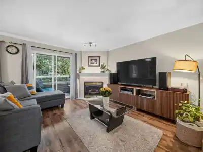 7 828 W 16TH STREET, North Vancouver BC V7P 1R3
