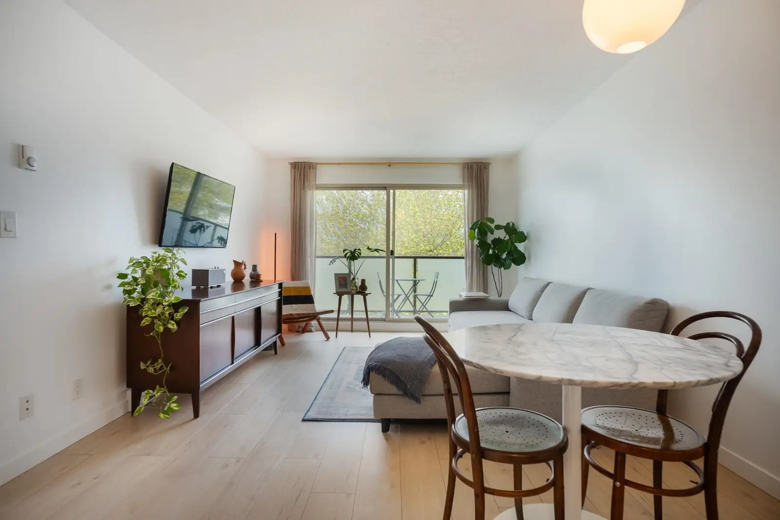 405 1864 FRANCES STREET, Vancouver BC V5L 1Z7
