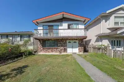2537 E 27TH AVENUE, Vancouver BC V5R 1N2
