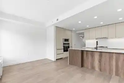 303 3590 W 39TH AVENUE, Vancouver BC V6N 3A5