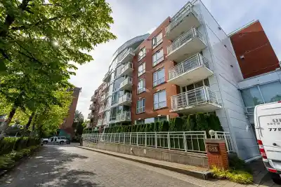 405 688 FAIRCHILD ROAD, Vancouver BC V5Z 4P7