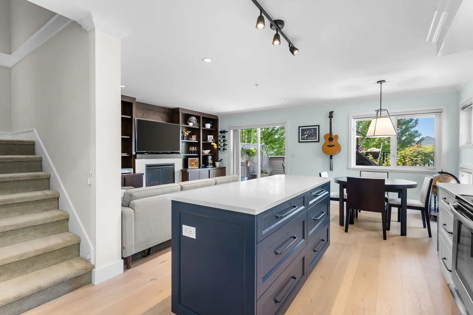 1121 ST. ANDREWS AVENUE, North Vancouver BC V7L 0A6