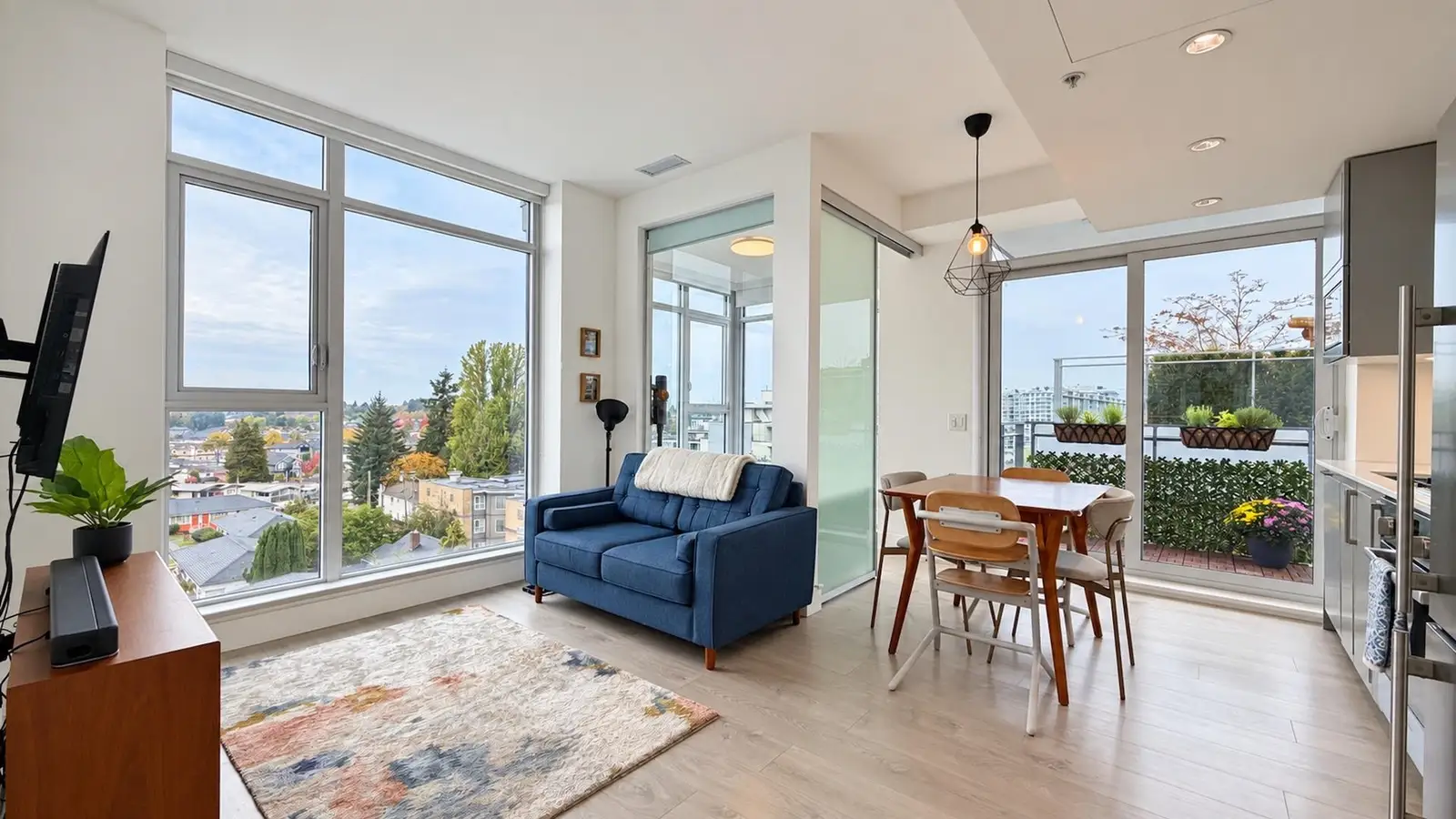706 2435 KINGSWAY, Vancouver BC V5R 5G8