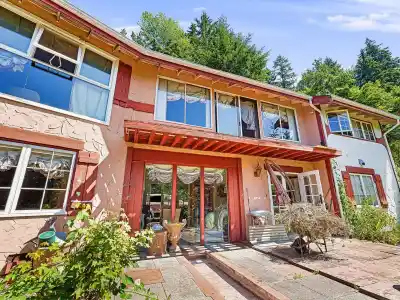 35 LIONS BAY AVENUE, Lions Bay BC V0N 2E0