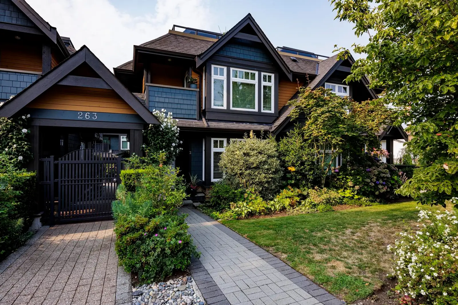 2 263 E 5TH STREET, North Vancouver BC V7L 1L8
