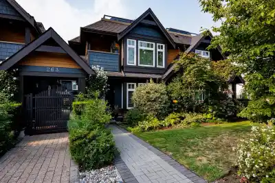2 263 E 5TH STREET, North Vancouver BC V7L 1L8