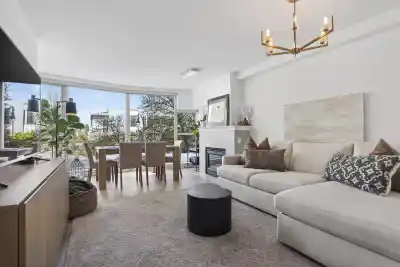 305 560 CARDERO STREET, Vancouver BC V6G 3E9