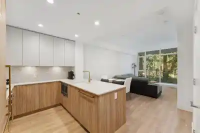 208 2375 EMERY COURT, North Vancouver BC V7J 0E8