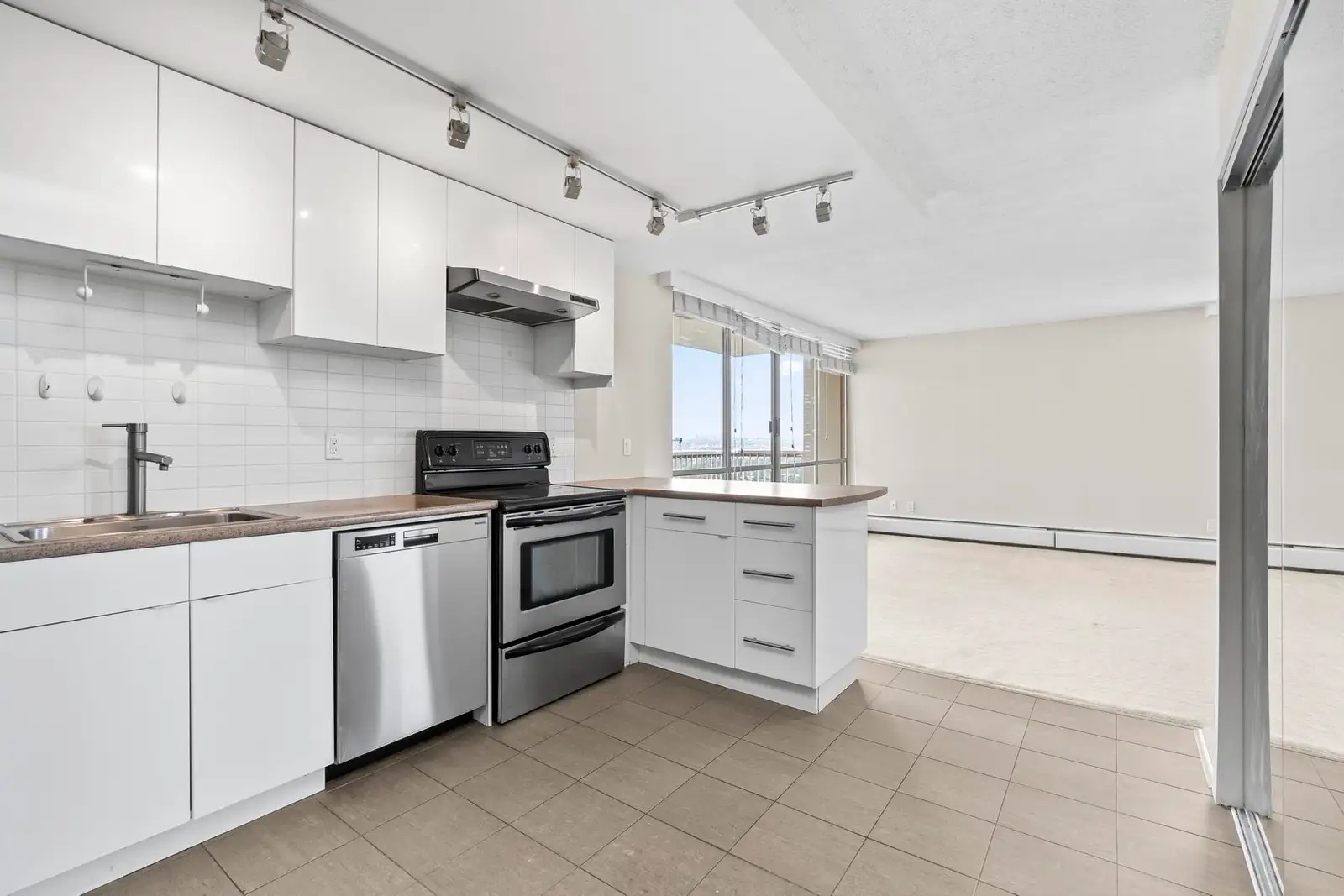 1610 2016 FULLERTON AVENUE, North Vancouver BC V7P 3E6