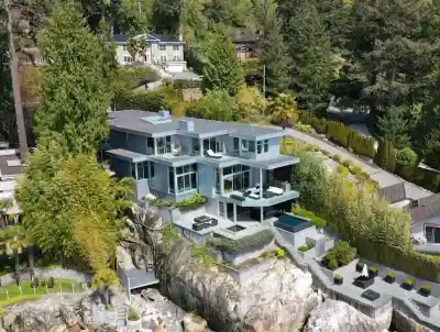 3906 MARINE DRIVE, West Vancouver BC V7V 1N4