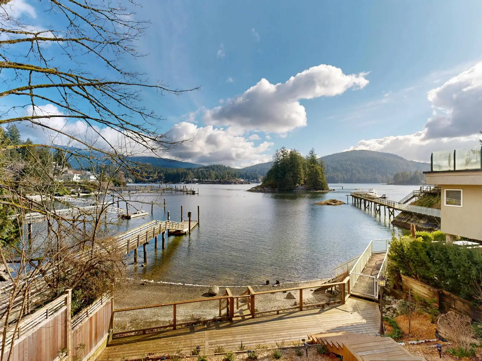 4545 STRATHCONA ROAD, North Vancouver BC V7G 1G7