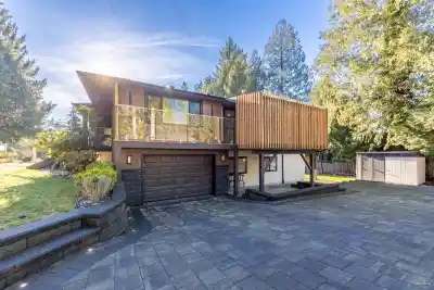 4491 PRIMROSE LANE, North Vancouver BC V7R 4H1