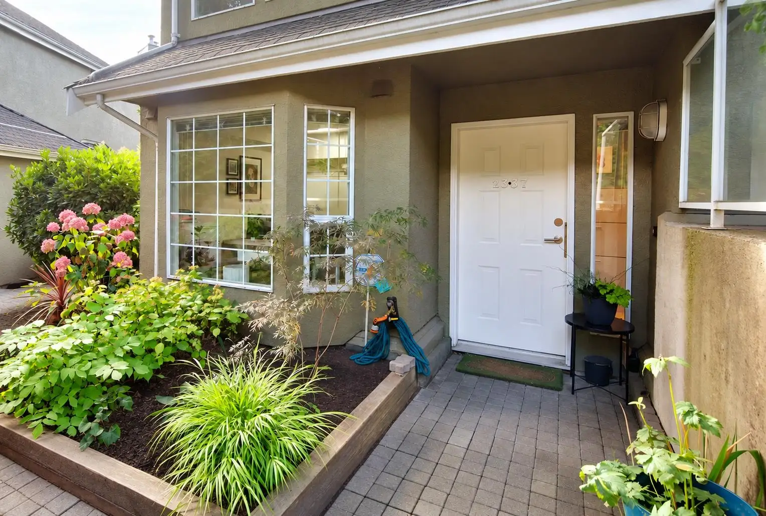 2337 QUAYSIDE COURT, Vancouver BC V5P 4W2