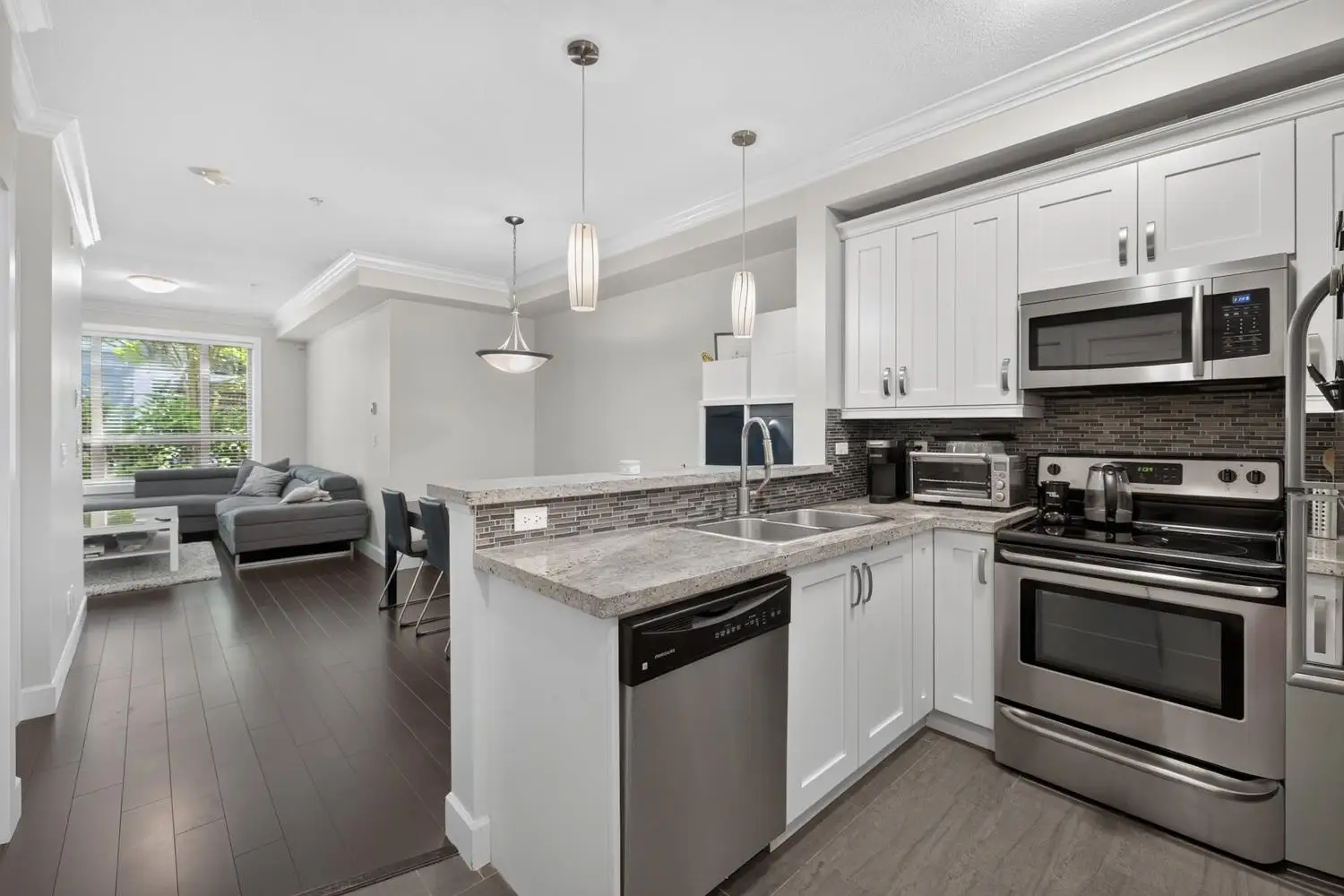 218 13897 FRASER HIGHWAY, Surrey BC V3T 0G8