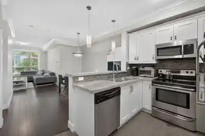 218 13897 FRASER HIGHWAY, Surrey BC V3T 0G8