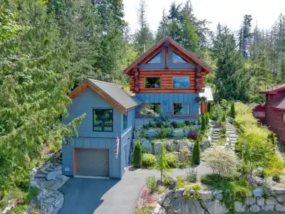 5895 SKOOKUMCHUK ROAD, Sechelt BC V7Z 0E1