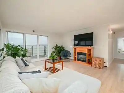 201 2336 WALL STREET, Vancouver BC V5L 1B7